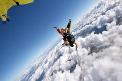 开云体育APP下载-跨界风暴，厄瓜多尔足球奇迹击溃拜仁，内马尔F1首秀称王