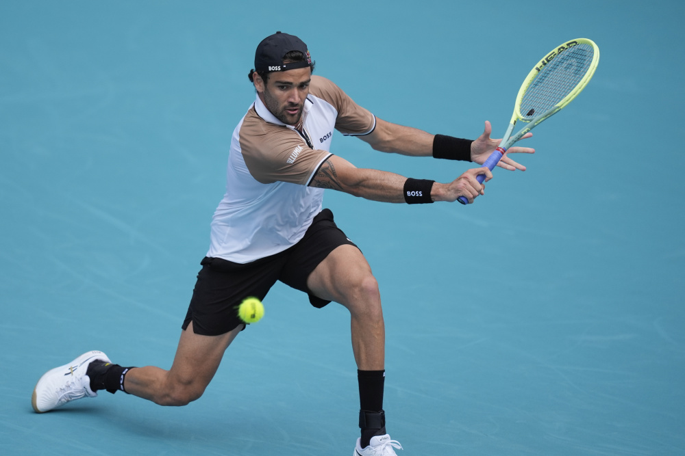 法国网球队鏖战西班牙网球队，穆雷送出助攻