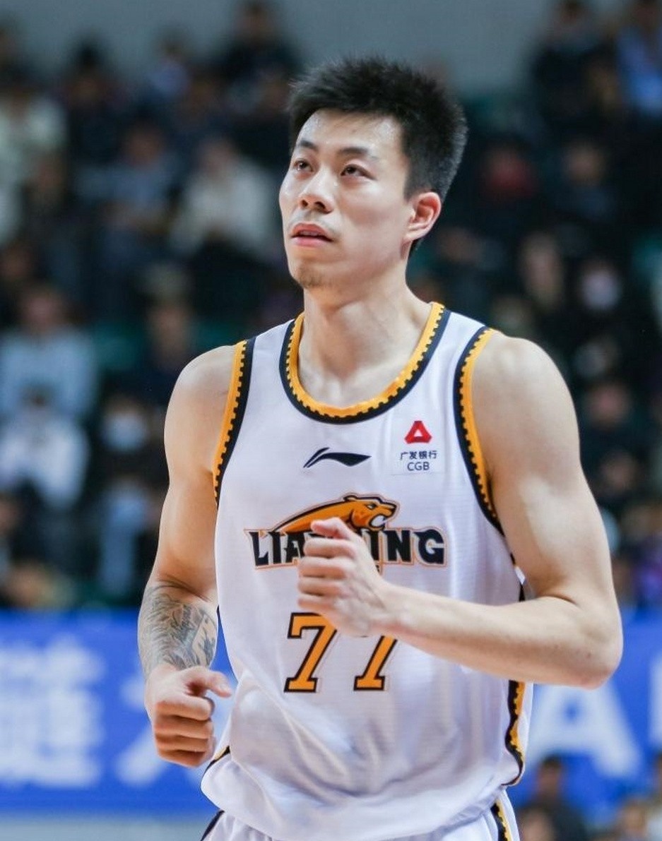 雄鹿轻取福建队,张镇麟状态火热 雄鹿轻取福建队,张镇麟状态火热