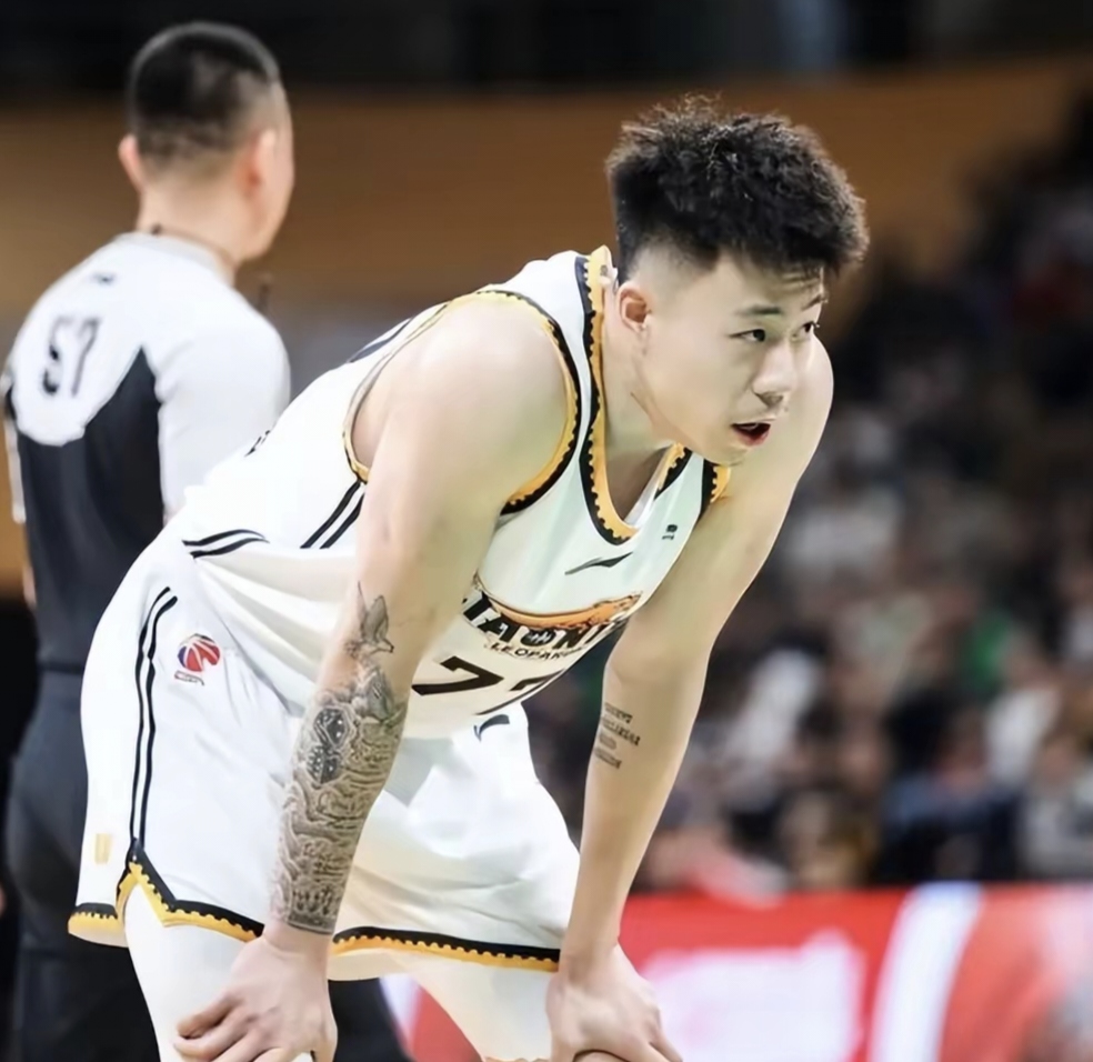 雄鹿轻取福建队,张镇麟状态火热 雄鹿轻取福建队,张镇麟状态火热