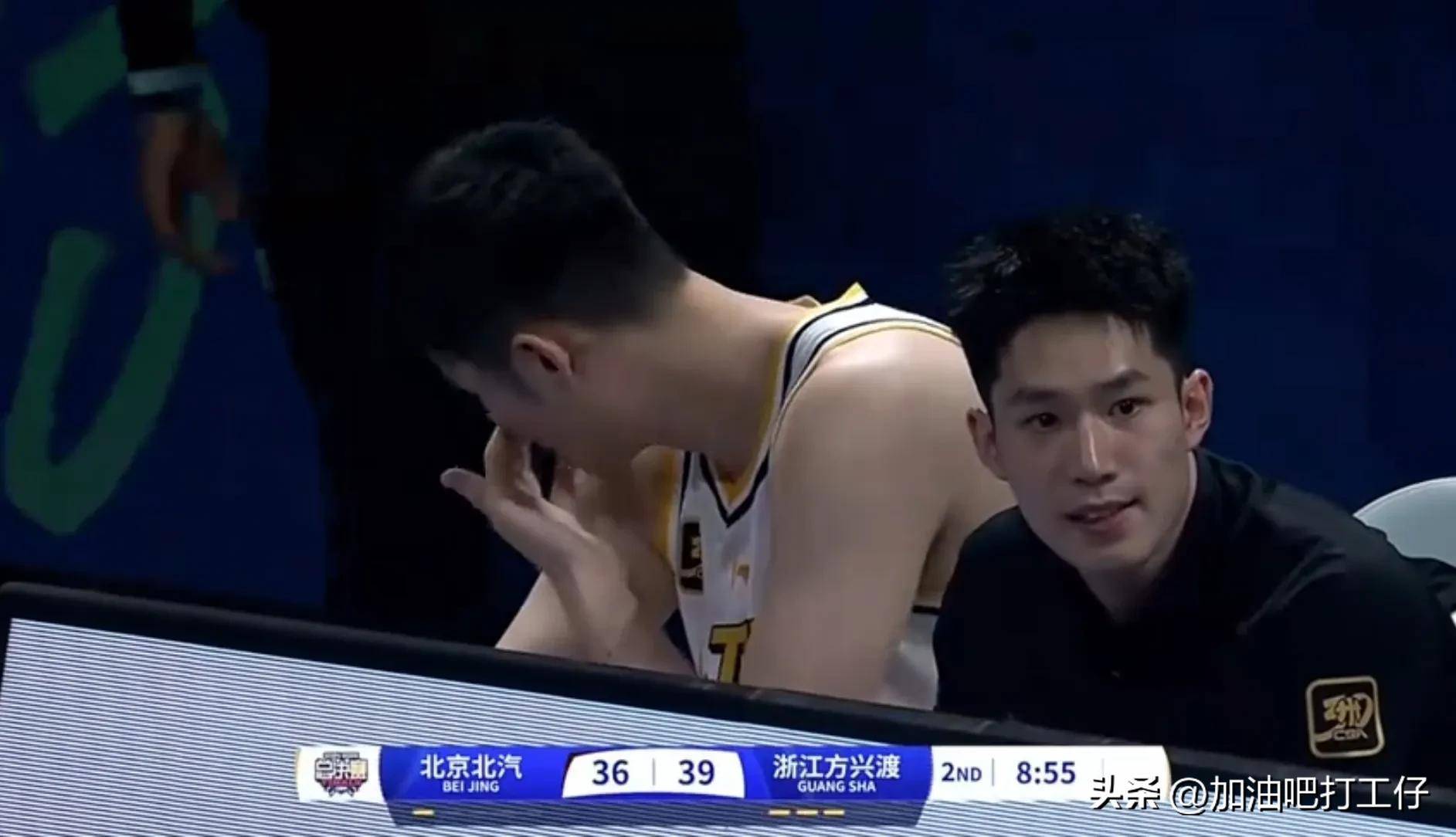 快船险胜新疆队，周琦状态火热