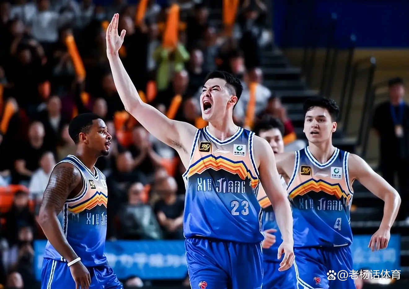 新疆队鏖战广东队,库里关键制胜 新疆队鏖战广东队,库里关键制胜