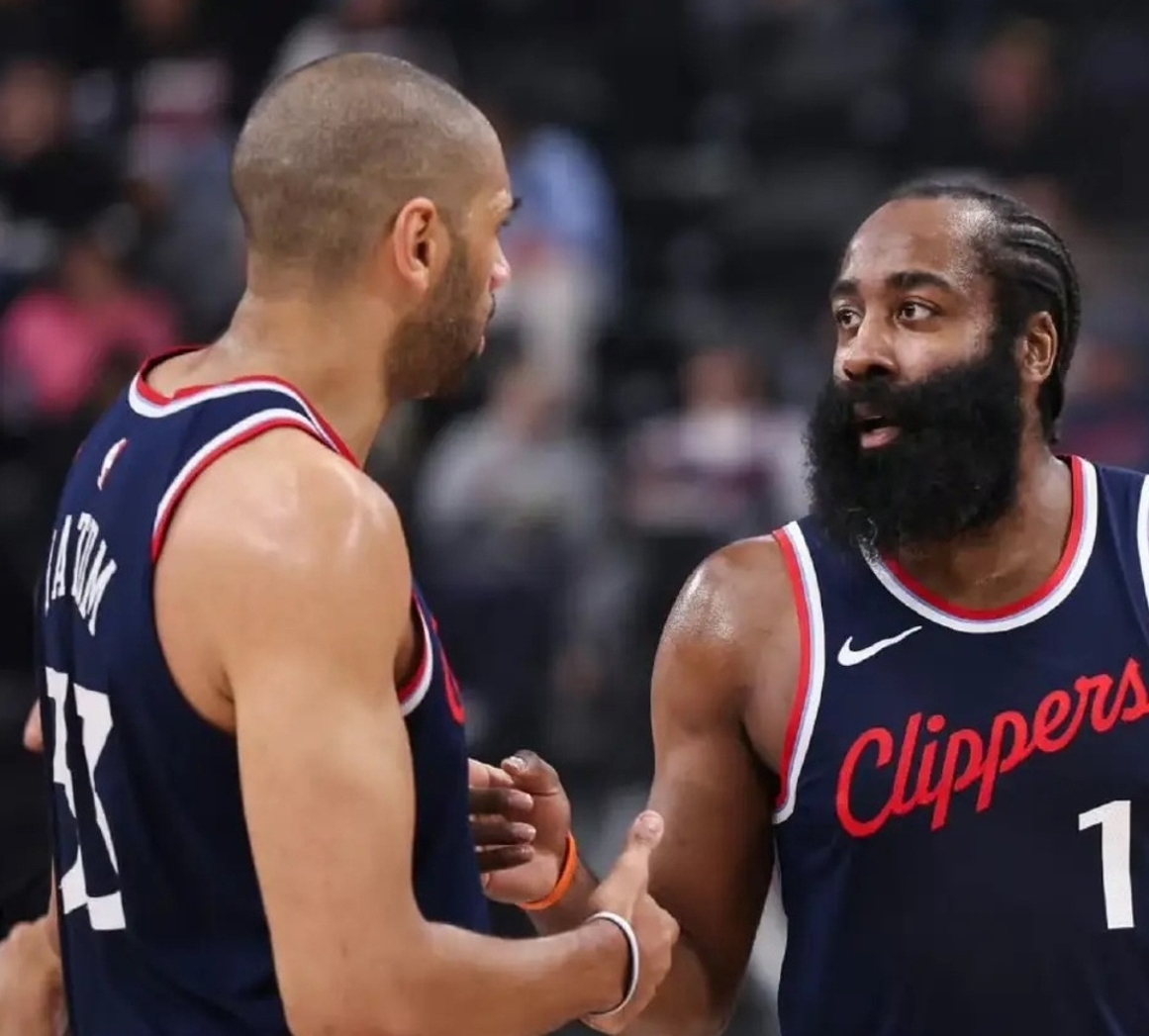 快船横扫鹈鹕,浓眉哥关键制胜 快船横扫鹈鹕,浓眉哥关键制胜