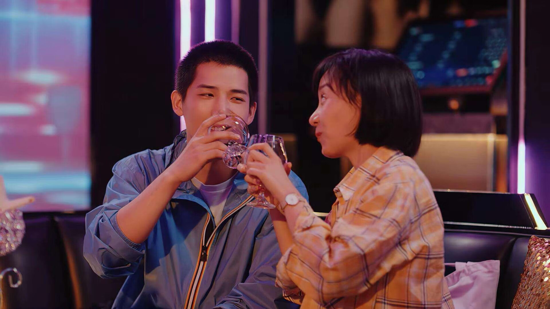 绿茵与极速的共振，当曼城王子闪耀F1暗夜