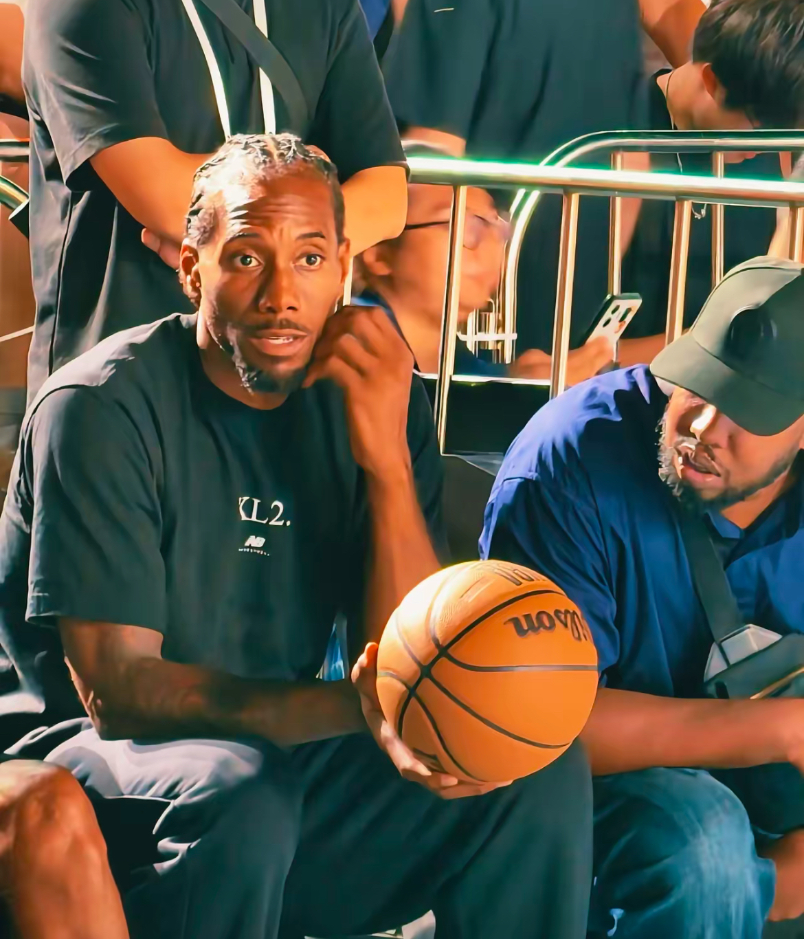 黄蜂碾压森林狼，伦纳德在欧冠决赛接管比赛