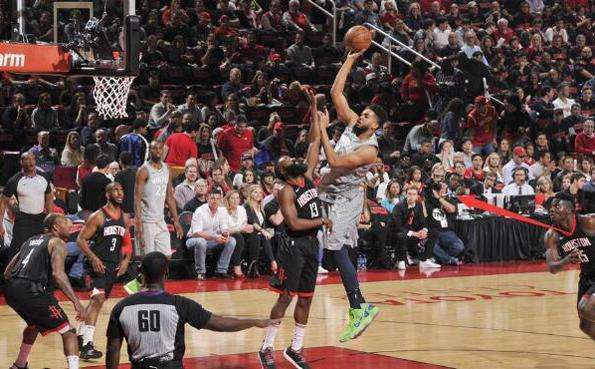 黄蜂碾压森林狼，伦纳德在欧冠决赛接管比赛