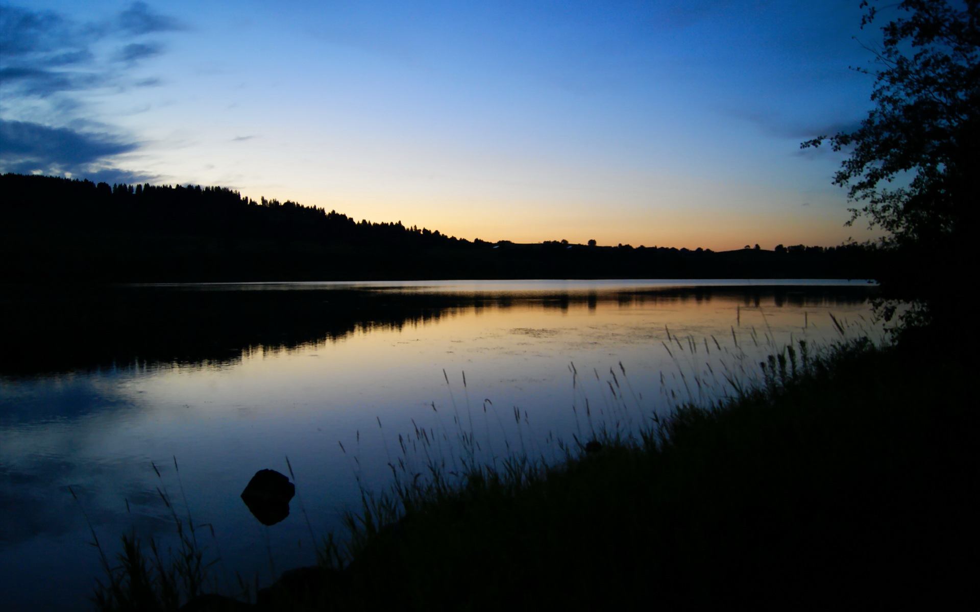 意甲焦点战激战正酣，76人险胜国王展现实力